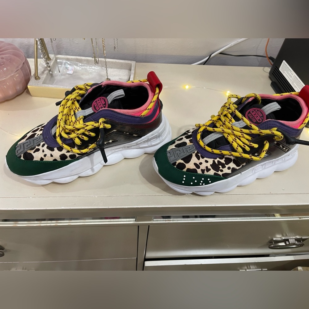 Very nice Multi colors sneaker